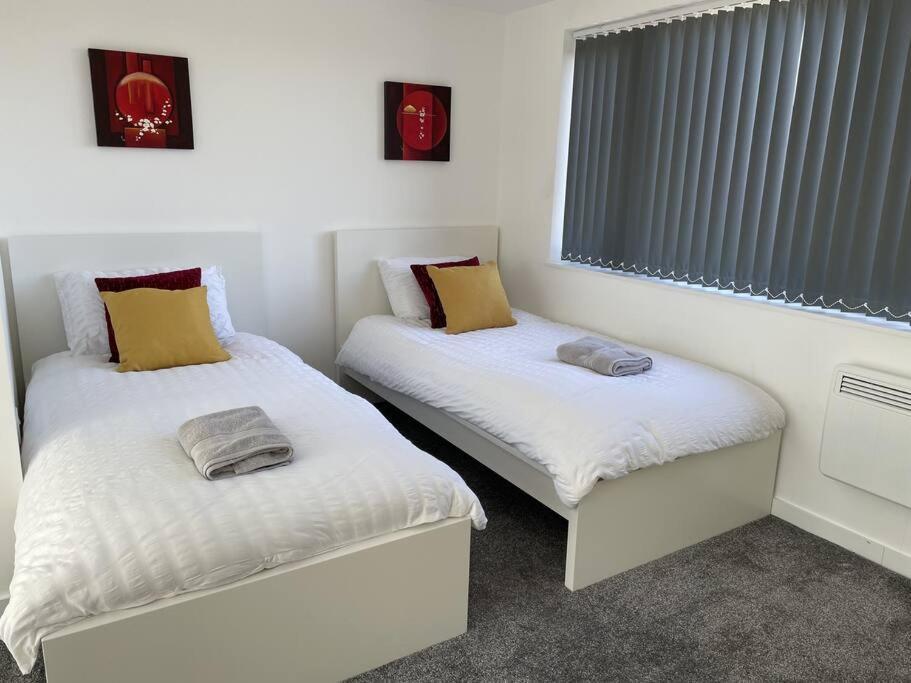 Paradigm House, Modern 2-Bedroom Duplex Apartment 2, Free Parking, Oxford Bagian luar foto