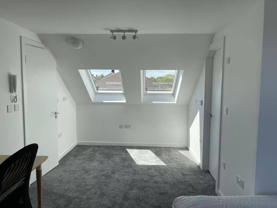Paradigm House, Modern 2-Bedroom Duplex Apartment 2, Free Parking, Oxford Bagian luar foto