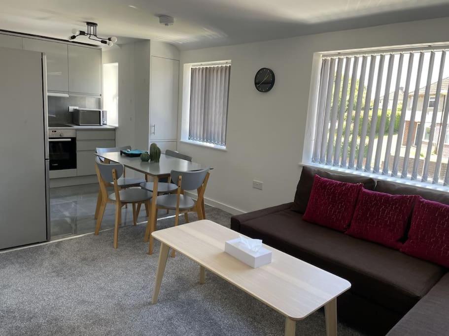 Paradigm House, Modern 2-Bedroom Duplex Apartment 2, Free Parking, Oxford Bagian luar foto